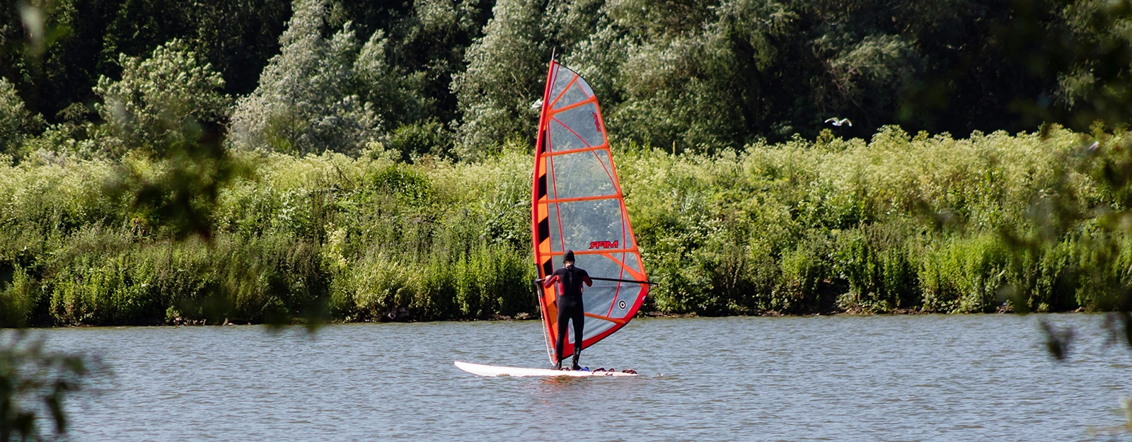 Windsurfen auf dem See