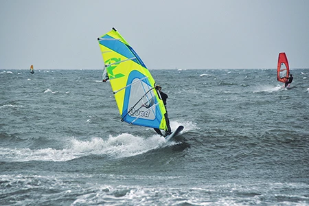 Windsurfen in der Welle auf Fehmarn